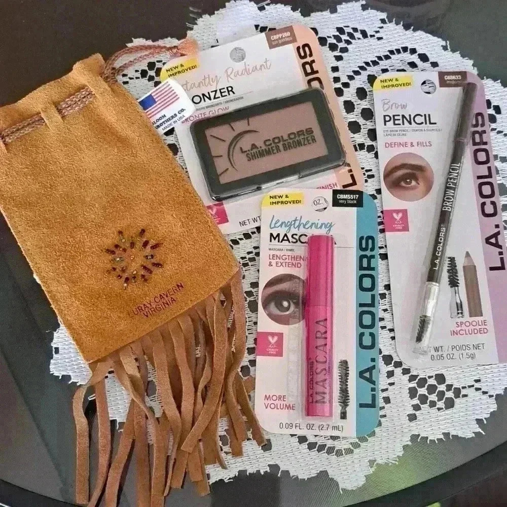 Make up New With Tag L.A. colors With real Suede Luray Cavern bag